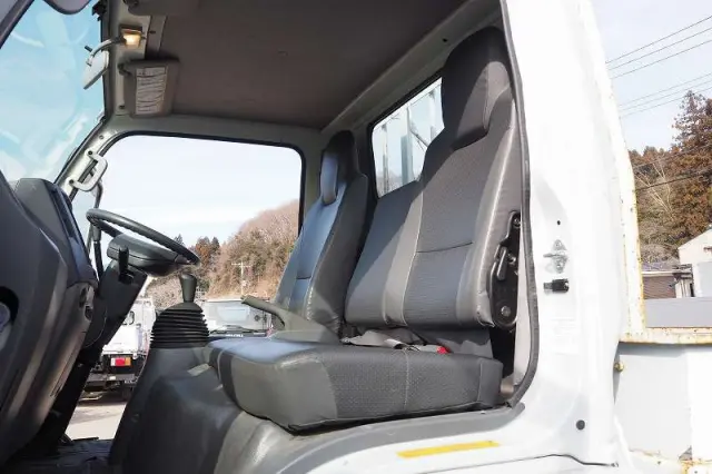 いすゞ エルフ TKG-NKR85N(2WD)の写真47