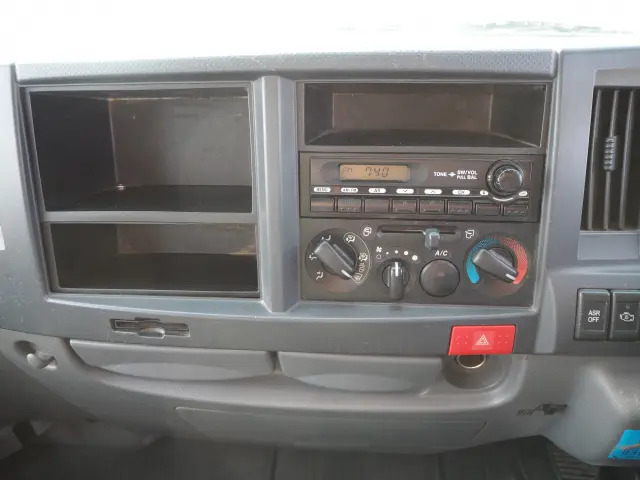 いすゞ エルフ TKG-NKR85N(2WD)の写真49