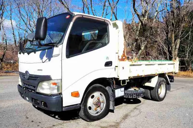 日野 デュトロ SKG-XZU675T(4WD)の写真1