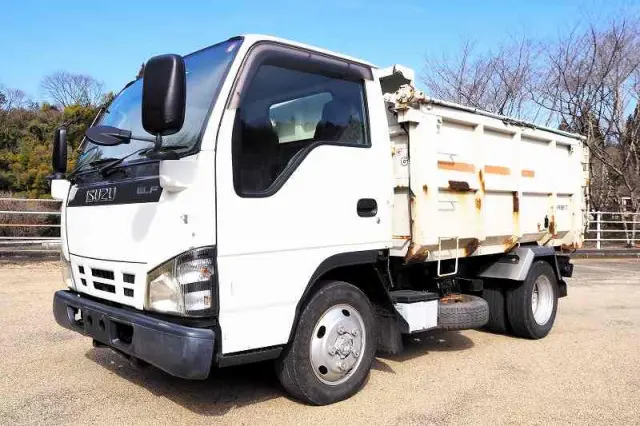 いすゞ エルフ PB-NKS81AN(4WD)の写真1