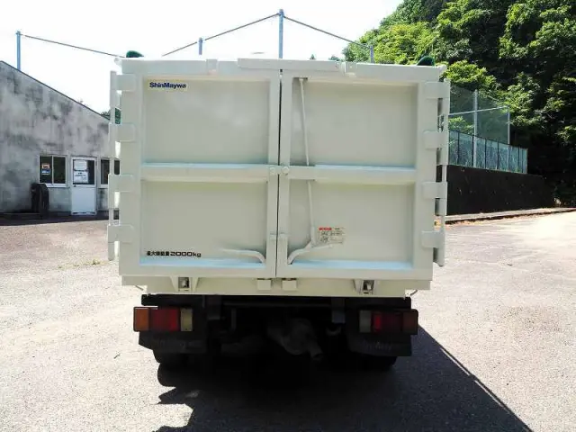 いすゞ エルフ PB-NKS81AN(4WD)の写真4