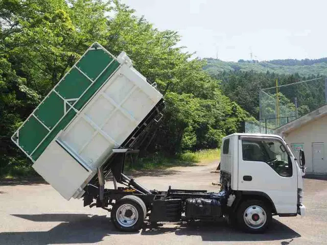 いすゞ エルフ PB-NKS81AN(4WD)の写真14