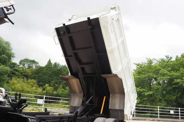 いすゞ エルフ PB-NKS81AN(4WD)の写真17