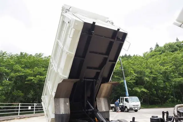 いすゞ エルフ PB-NKS81AN(4WD)の写真18