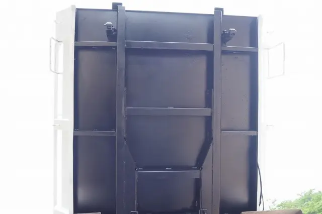 いすゞ エルフ PB-NKS81AN(4WD)の写真21