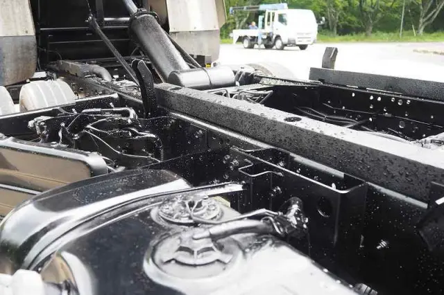 いすゞ エルフ PB-NKS81AN(4WD)の写真25