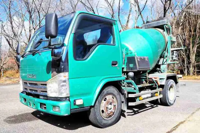 いすゞ エルフ TKG-NKR85N(2WD)の写真1