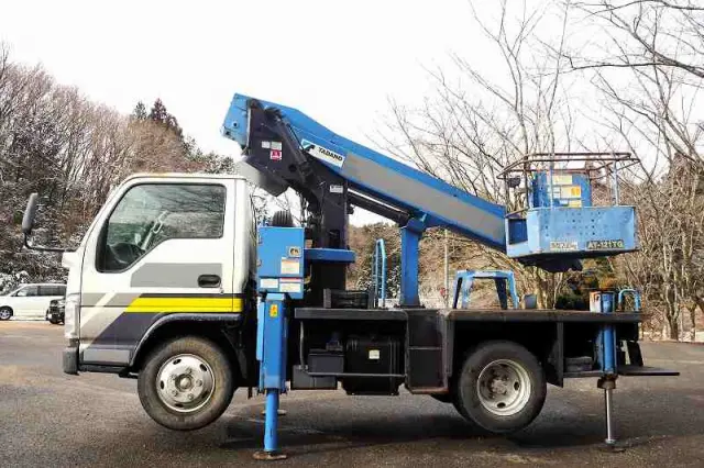 いすゞ エルフ BDG-NKR85N(2WD)の写真2