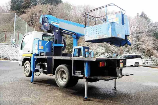 いすゞ エルフ BDG-NKR85N(2WD)の写真3