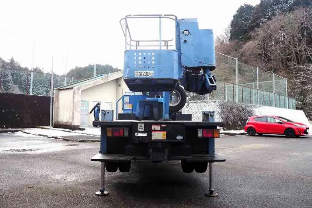 いすゞ エルフ BDG-NKR85N(2WD)の写真4