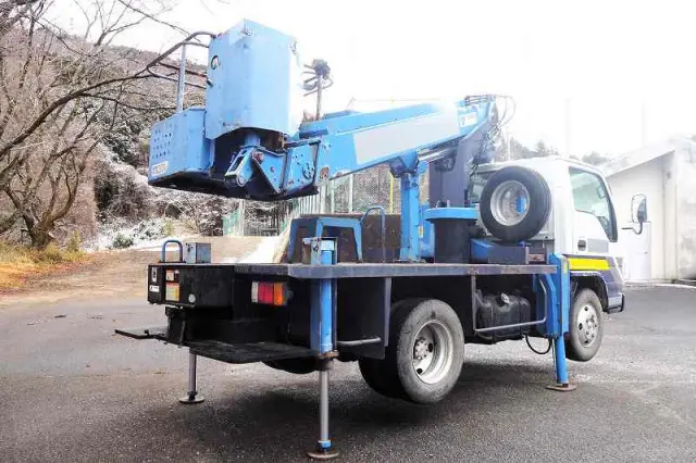 いすゞ エルフ BDG-NKR85N(2WD)の写真5