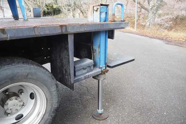 いすゞ エルフ BDG-NKR85N(2WD)の写真12