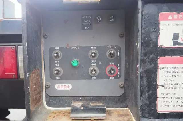 いすゞ エルフ BDG-NKR85N(2WD)の写真13