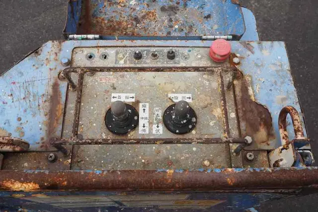 いすゞ エルフ BDG-NKR85N(2WD)の写真17