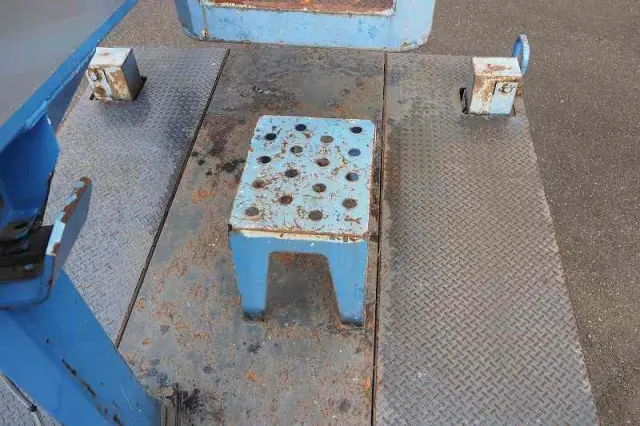 いすゞ エルフ BDG-NKR85N(2WD)の写真18