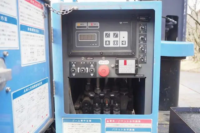 いすゞ エルフ BDG-NKR85N(2WD)の写真19