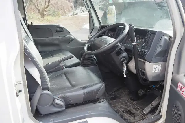 いすゞ エルフ BDG-NKR85N(2WD)の写真49
