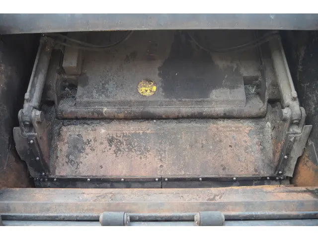 UD コンドル BDG-MK36C(2WD)の写真10