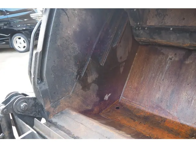 UD コンドル BDG-MK36C(2WD)の写真12