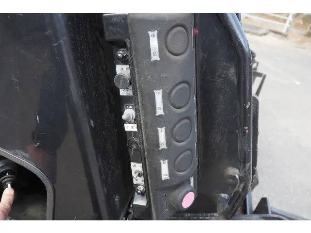 UD コンドル BDG-MK36C(2WD)の写真16