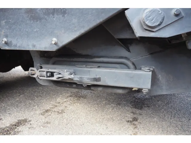 UD コンドル BDG-MK36C(2WD)の写真17