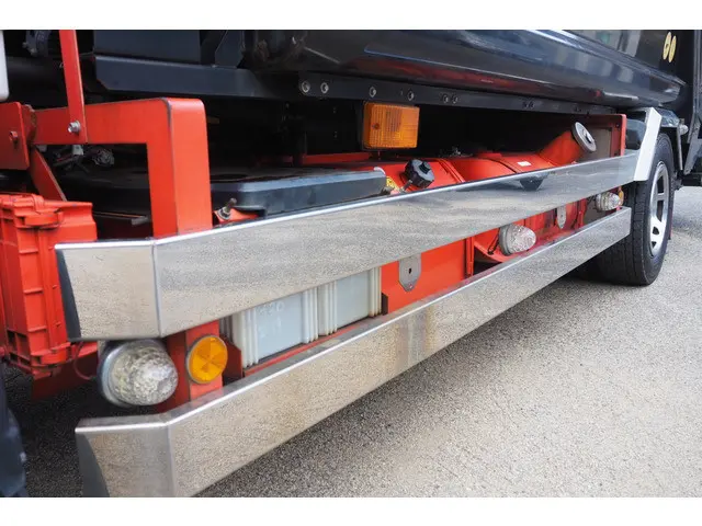 UD コンドル BDG-MK36C(2WD)の写真29