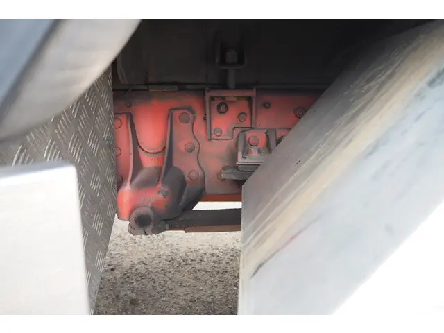 UD コンドル BDG-MK36C(2WD)の写真31