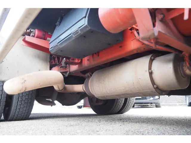 UD コンドル BDG-MK36C(2WD)の写真38