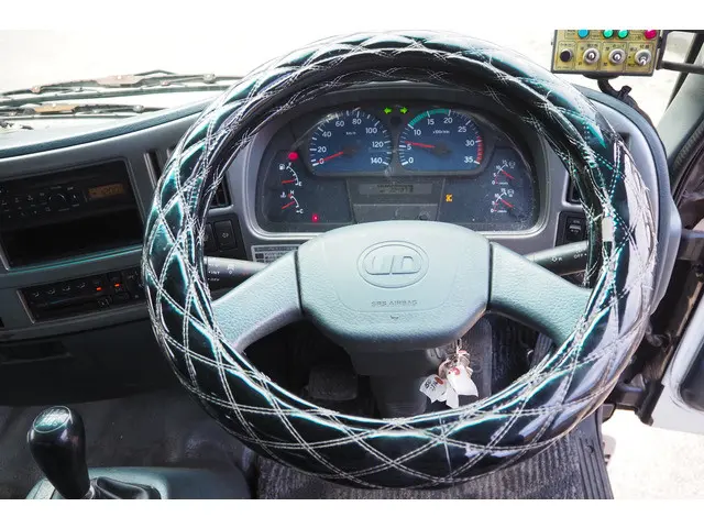 UD コンドル BDG-MK36C(2WD)の写真50