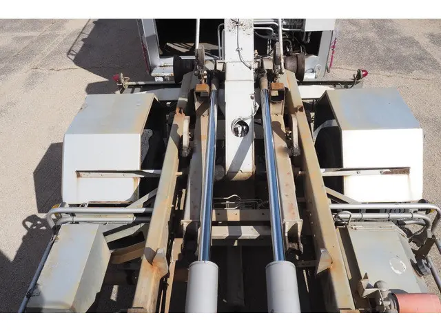 UD コンドル PB-LK36A(2WD)の写真14