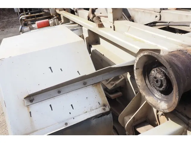 UD コンドル PB-LK36A(2WD)の写真19