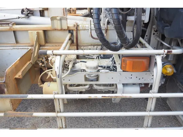 UD コンドル PB-LK36A(2WD)の写真21