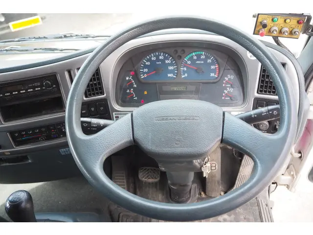 UD コンドル PB-LK36A(2WD)の写真48