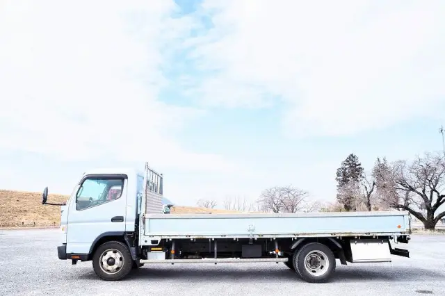 三菱 キャンター 2PG-FEBS0(2WD)の写真2