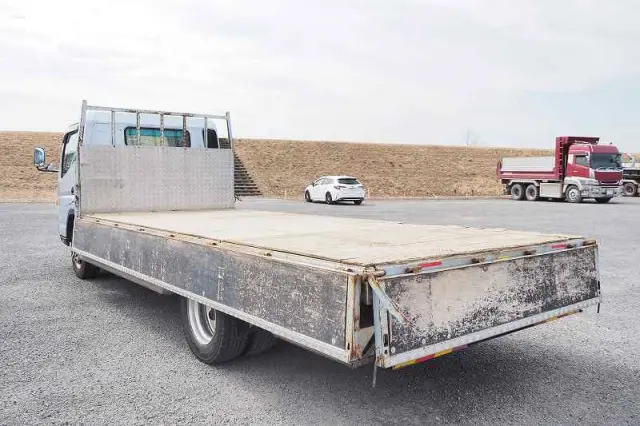 三菱 キャンター 2PG-FEBS0(2WD)の写真9