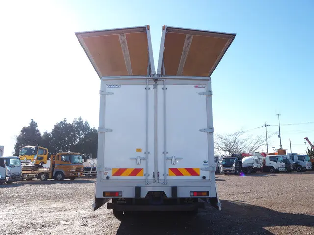 三菱 キャンター 2PG-FEBS0(2WD)の写真12