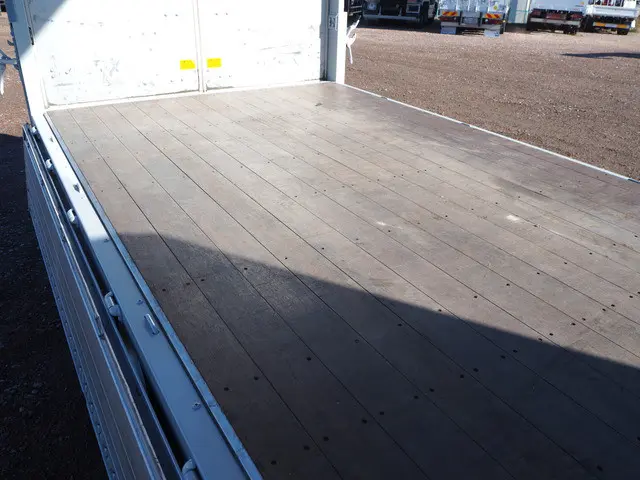 三菱 キャンター 2PG-FEBS0(2WD)の写真17