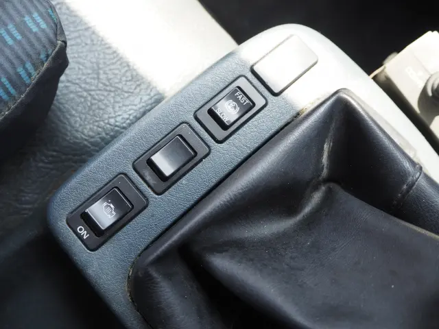 UD コンドル BDG-MK36C(2WD)の写真44
