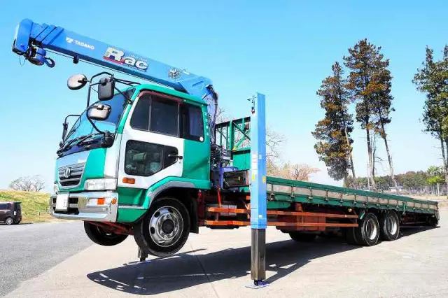 ＵＤ コンドル PK-PW37A(6x4)の写真1