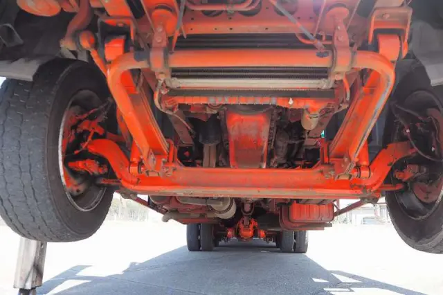 UD コンドル PK-PW37A(6x4)の写真9