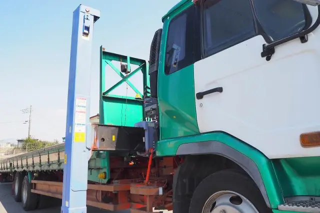 UD コンドル PK-PW37A(6x4)の写真11