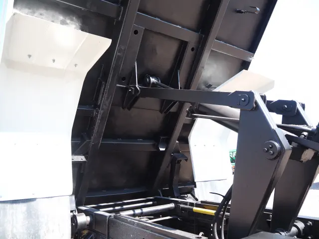 いすゞ フォワード 2PG-FRR90S1(2WD)の写真12