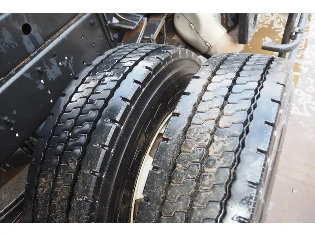 いすゞ フォワード 2PG-FRR90S1(2WD)の写真32