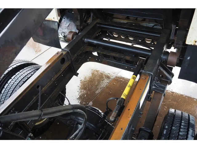 いすゞ フォワード 2PG-FRR90S1(2WD)の写真40