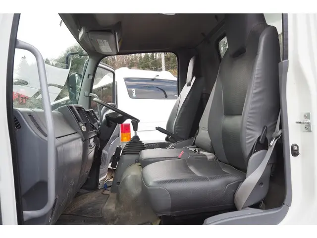 いすゞ フォワード 2PG-FRR90S1(2WD)の写真46