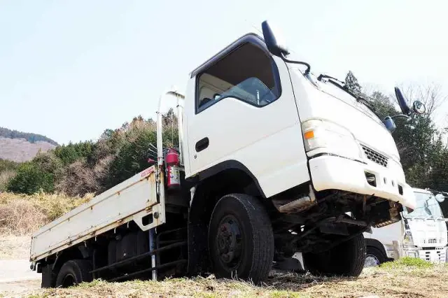 いすゞ エルフ KR-NKS81GR(4WD)の写真5