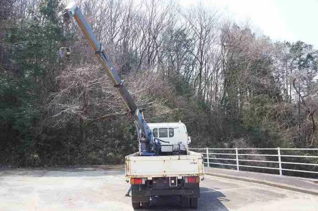 いすゞ エルフ KR-NKS81GR(4WD)の写真9