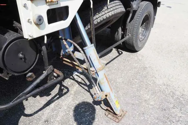 いすゞ エルフ KR-NKS81GR(4WD)の写真14