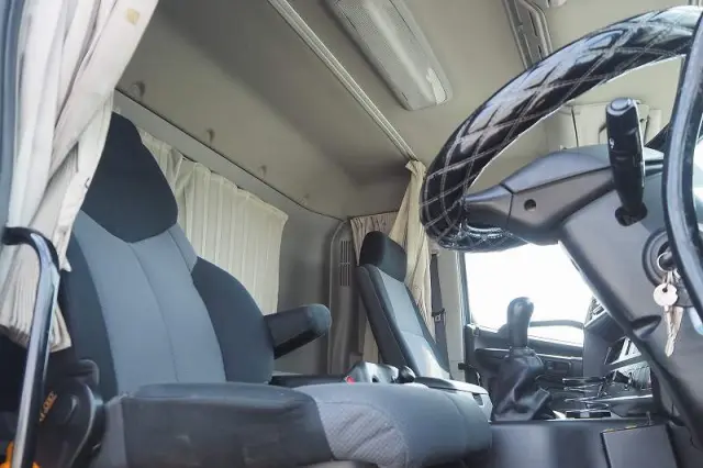 日野 プロフィア QKG-FS1EKAA(6x4)の写真48