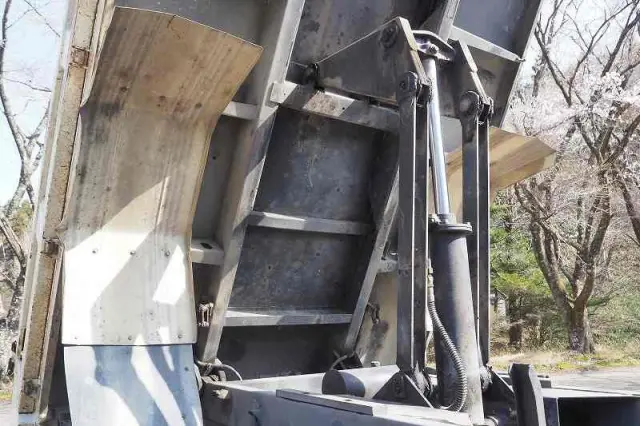 いすゞ フォワード KK-FRR35D4(2WD)の写真19